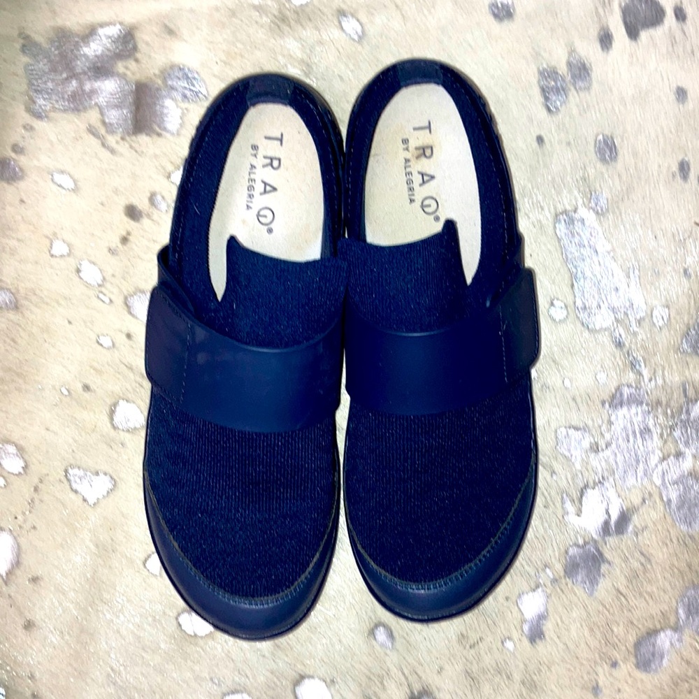 Brand new TRAQ by Algeria nursing shoes